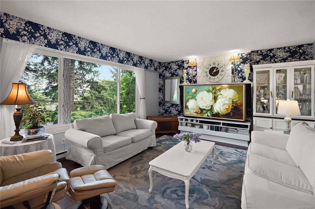 6864 East Saanich Road, Central Saanich, BC, V8Z 5Y9 - 3