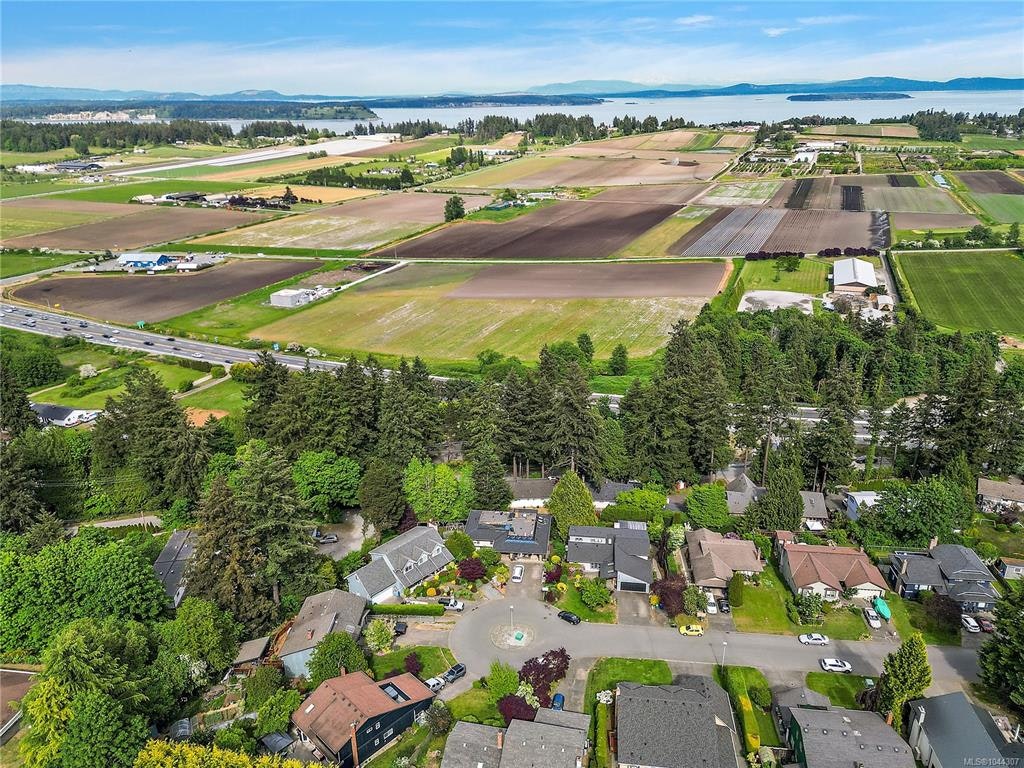 6864 East Saanich Road, Central Saanich, BC, V8Z 5Y9 - 37