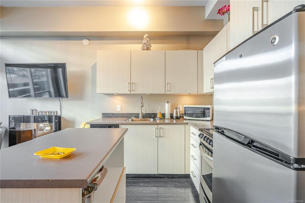 203-1121 Fort Street, Victoria, BC, V8V 3K9 - 12