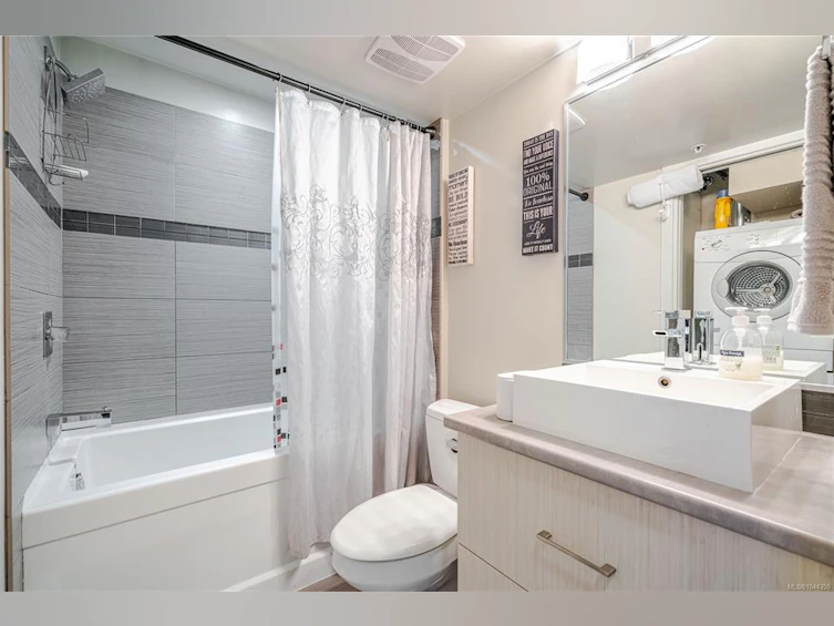 203-1121 Fort Street, Victoria, BC, V8V 3K9 - 16
