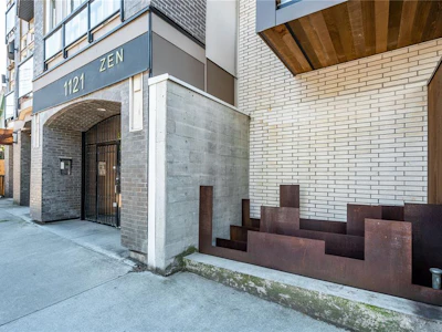 203-1121 Fort Street - 2