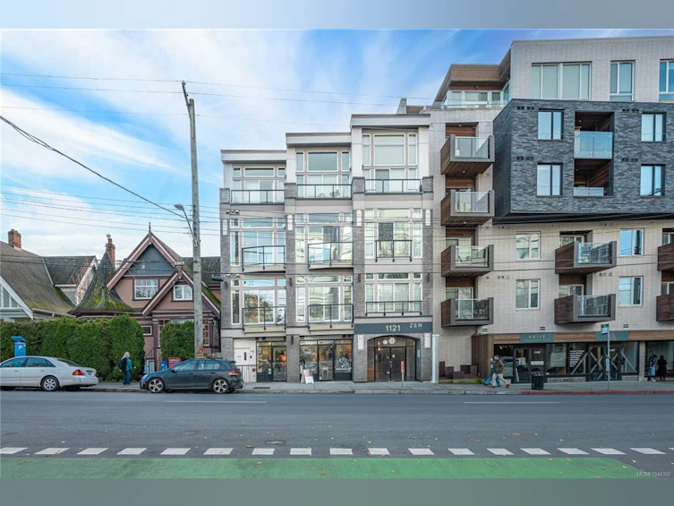 203-1121 Fort Street, Victoria, BC, V8V 3K9