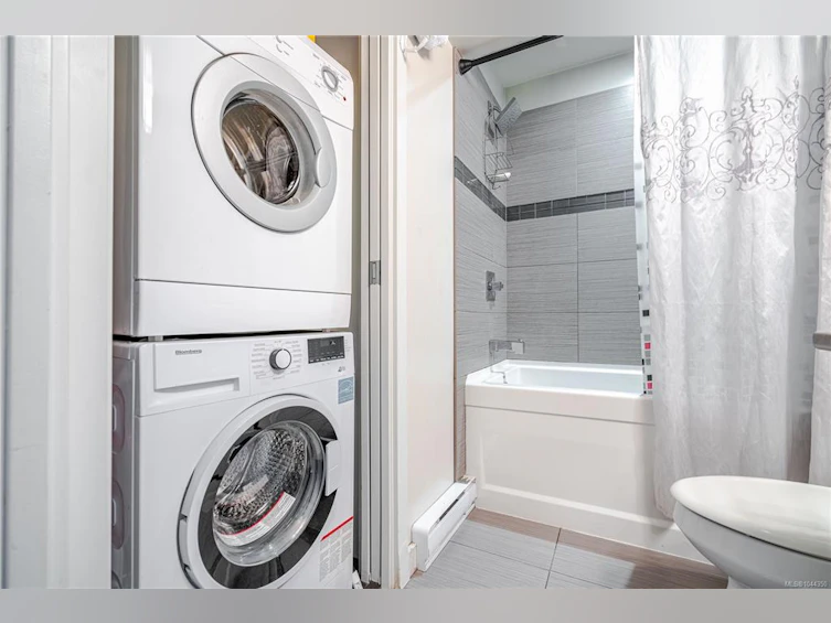 203-1121 Fort Street, Victoria, BC, V8V 3K9 - 17