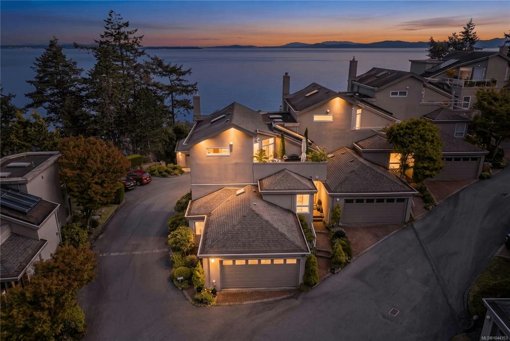 5-4771 Cordova Bay Road, Saanich, BC, V8Y 2J7