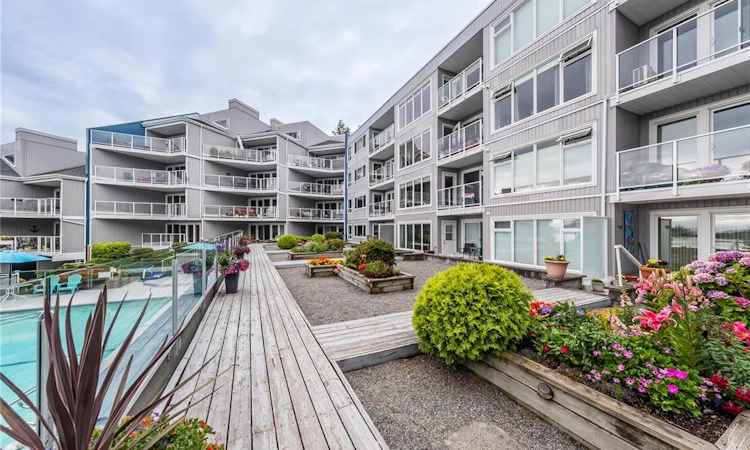 112-2562 Departure Bay Road