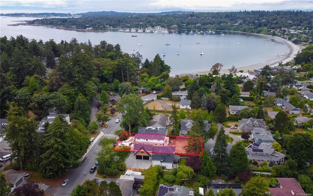 B-3942 Telegraph Bay Road, Saanich, BC, V8N 4H7