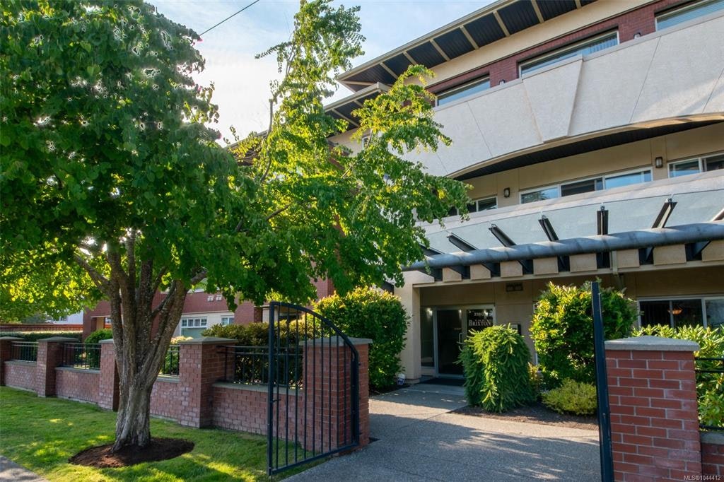 202-2380 Brethour Avenue, Sidney, BC, V8L 2A5