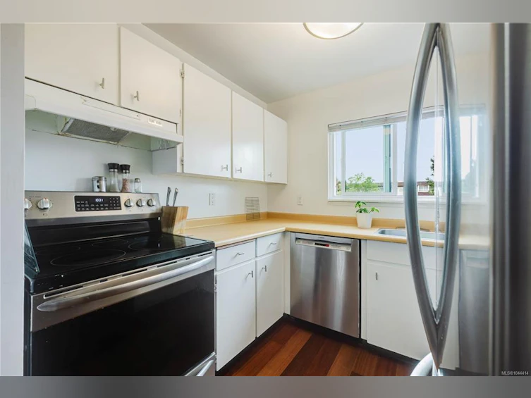303-1031 Burdett Avenue, Victoria, BC, V8V 3G9 - 14