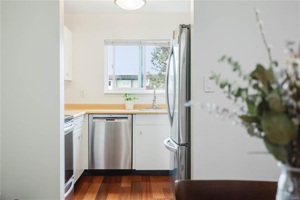 303-1031 Burdett Avenue, Victoria, BC, V8V 3G9 - 13