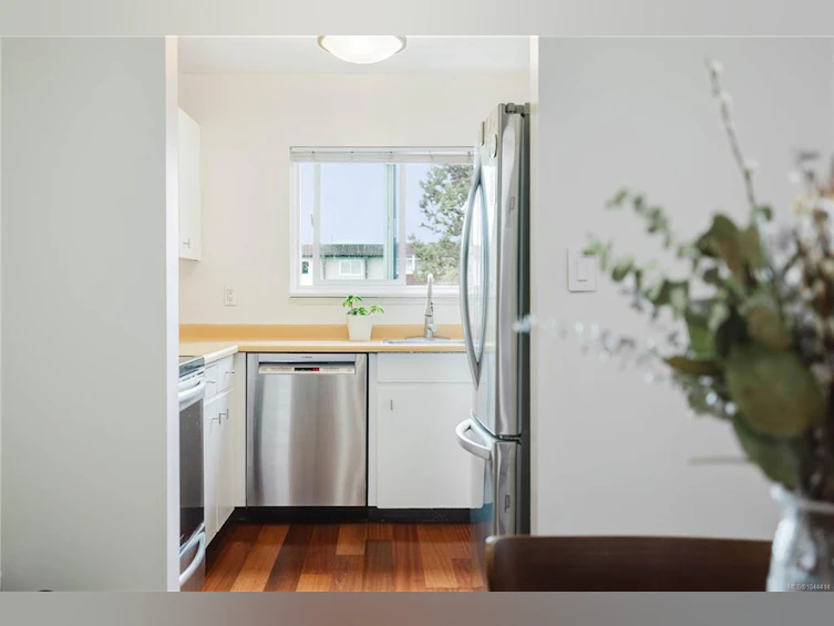 303-1031 Burdett Avenue, Victoria, BC, V8V 3G9 - 13