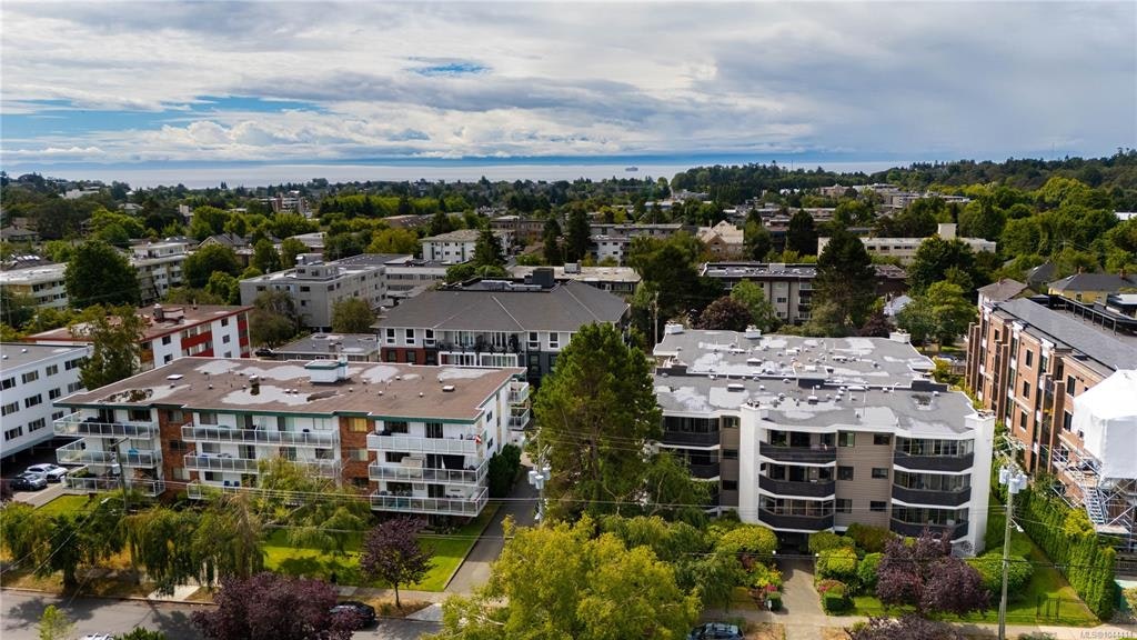 303-1031 Burdett Avenue, Victoria, BC, V8V 3G9 - 43