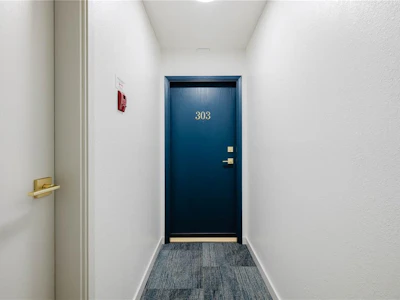303-1031 Burdett Avenue - 5