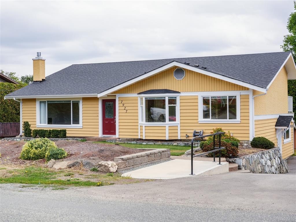 7927 Wallace Drive, Central Saanich, BC, V8M 1L4