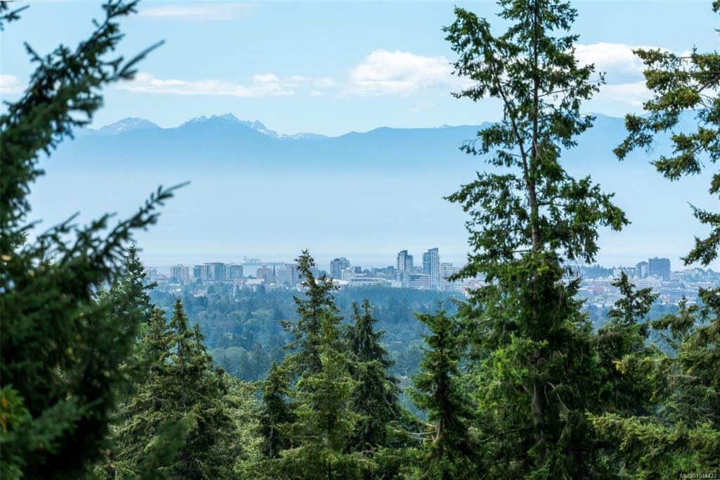 201-940 Boulderwood Rise, Saanich, BC, V8Y 3H5