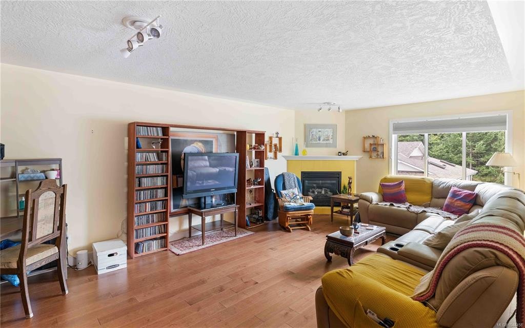 23-1150 Walkem Road - 3