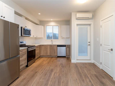 1206-3351 Luxton Road - 3