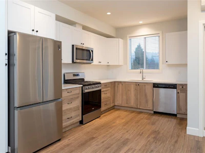 1206-3351 Luxton Road - 2