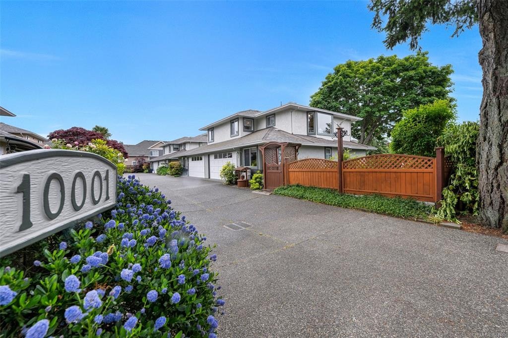 1-10001 Fifth Street, Sidney, BC, V8L 2X8