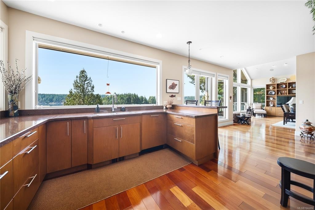 1157 West Road, Quadra Island, BC, V0N 2P0 - 33