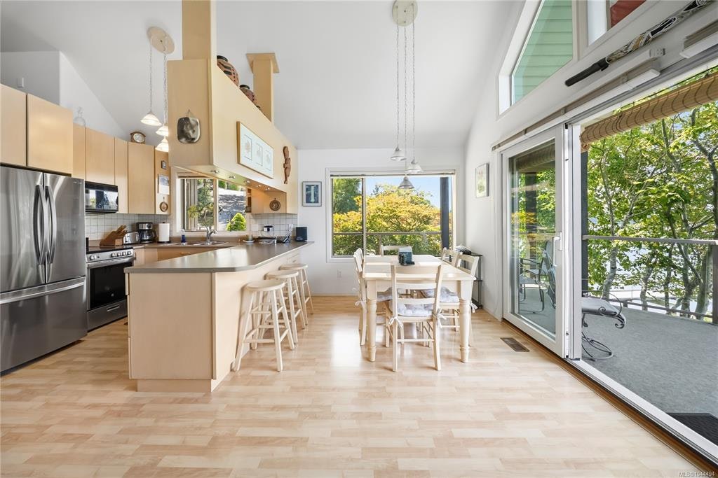 1157 West Road, Quadra Island, BC, V0N 2P0 - 86