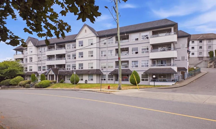 307-1631 Dufferin Crescent