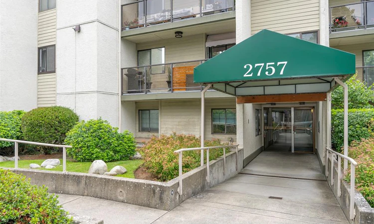 104-2757 Quadra Street