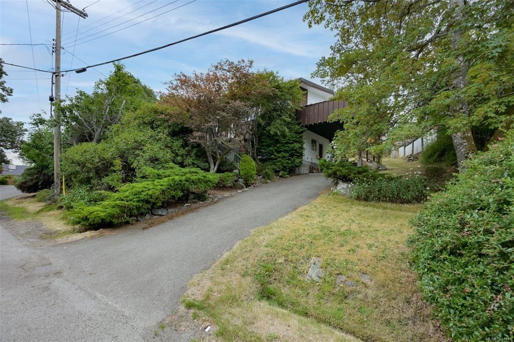 3938 Shorncliffe Road - 3