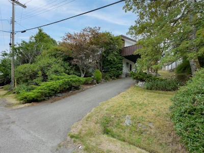 3938 Shorncliffe Road - 3
