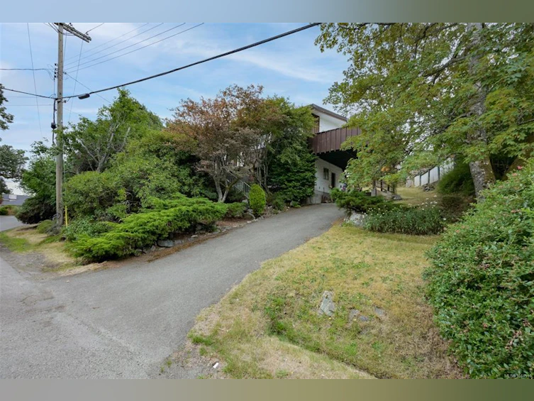 3938 Shorncliffe Road, Saanich, BC, V8P 2T6 - 3