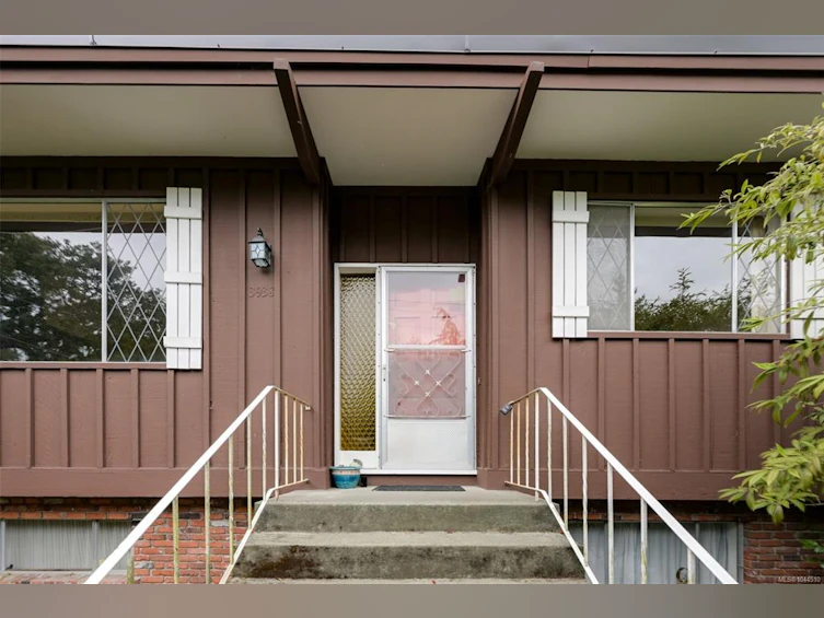 3938 Shorncliffe Road, Saanich, BC, V8P 2T6 - 2