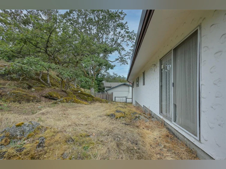 3938 Shorncliffe Road, Saanich, BC, V8P 2T6 - 47