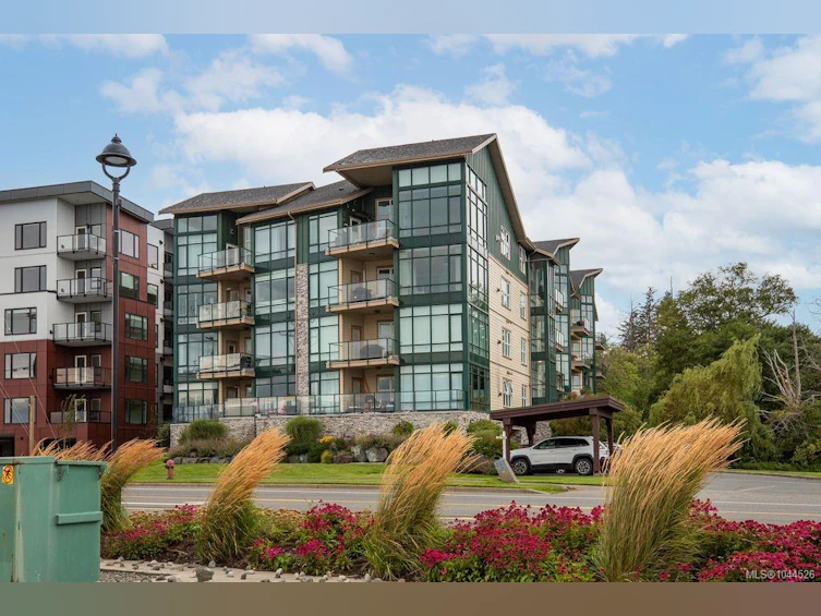 305-2676 S Island Highway, Campbell River, BC, V9W 1C7 - 2