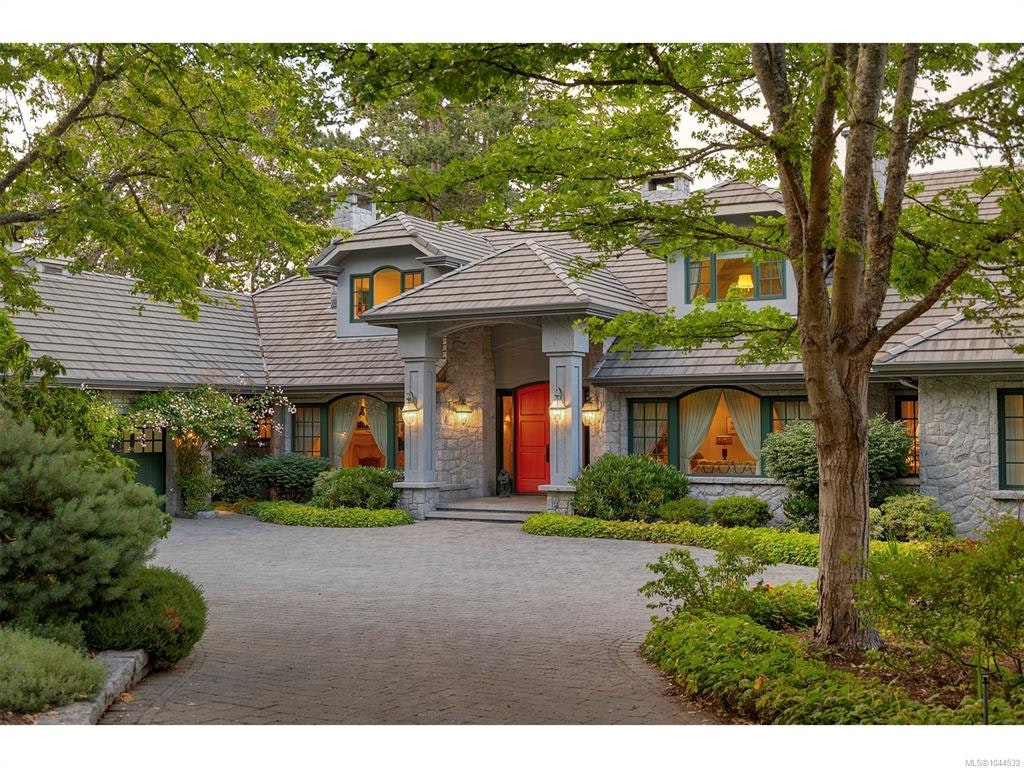 3445 Beach Drive, Oak Bay, BC, V8R 6M6