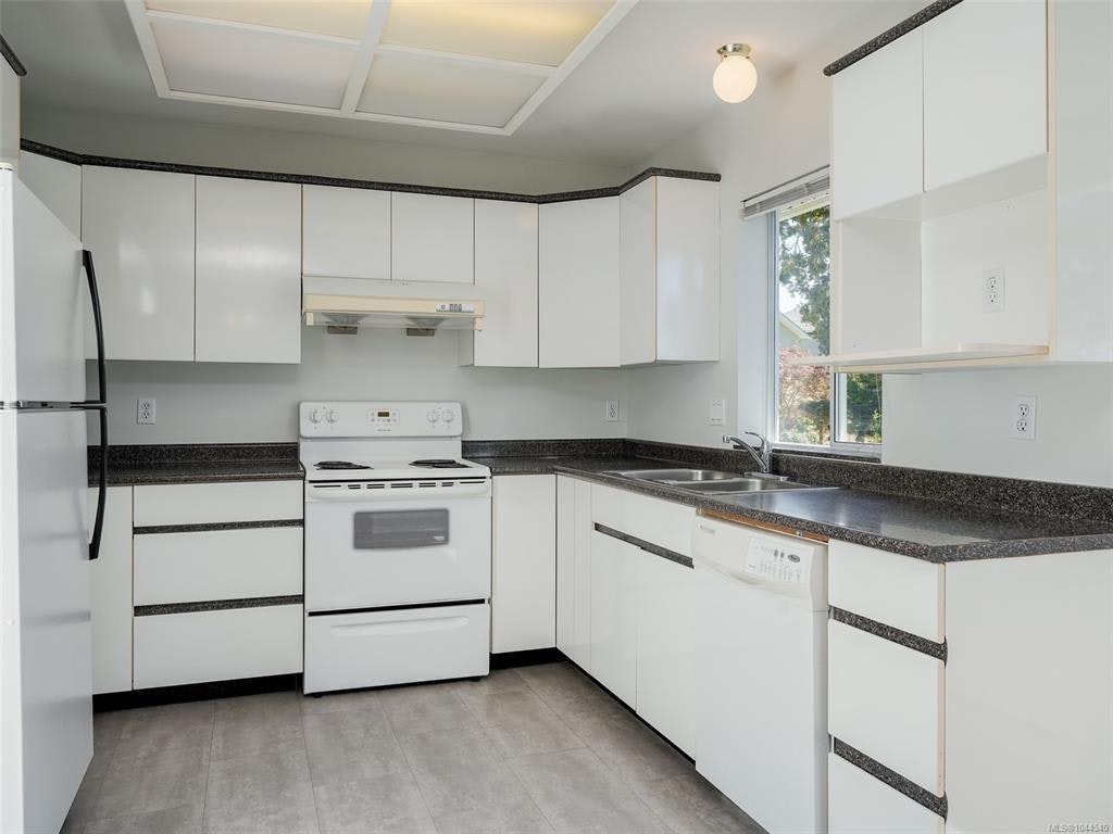 1287 Carmichael Court, Saanich, BC, V8Z 7B9 - 8