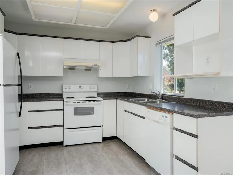 1287 Carmichael Court, Saanich, BC, V8Z 7B9 - 8
