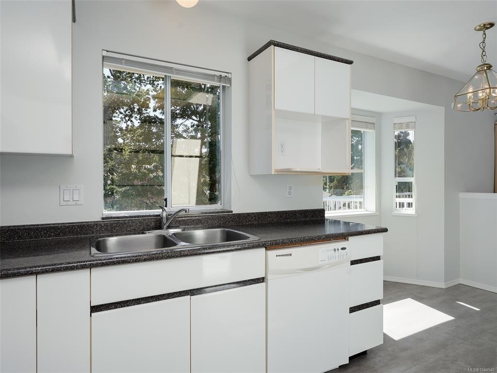 1287 Carmichael Court, Saanich, BC, V8Z 7B9 - 9