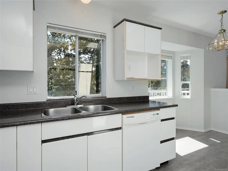 1287 Carmichael Court, Saanich, BC, V8Z 7B9 - 9