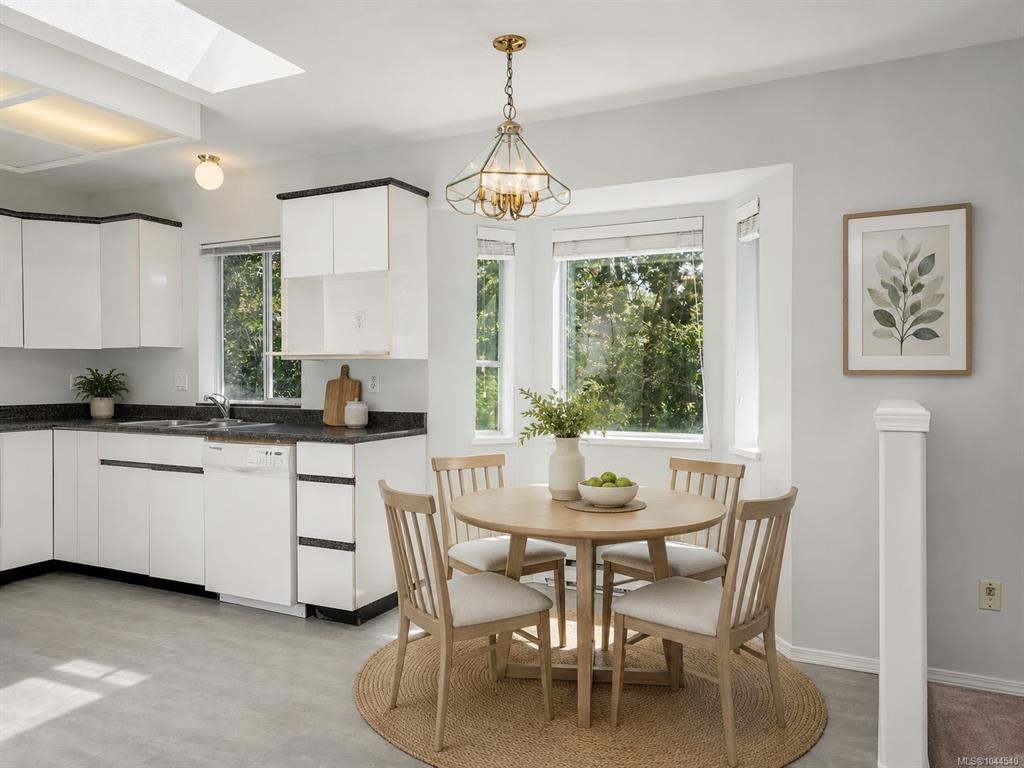 1287 Carmichael Court, Saanich, BC, V8Z 7B9 - 10