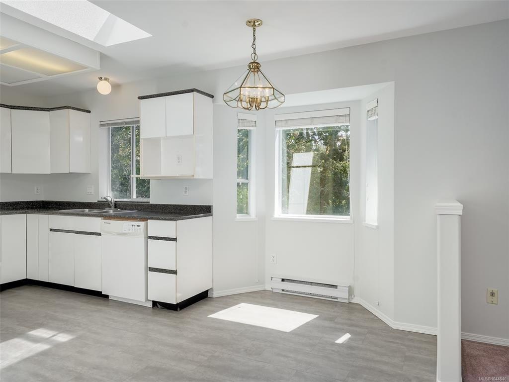 1287 Carmichael Court, Saanich, BC, V8Z 7B9 - 11