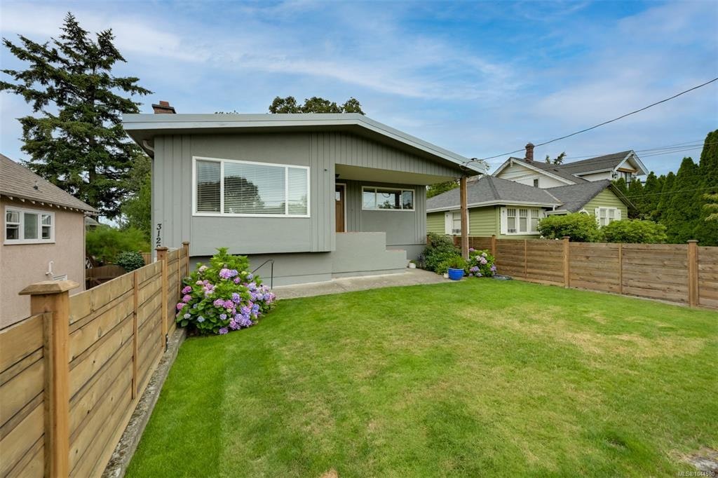 3128 Quadra Street, Victoria, BC, V8X 1G1