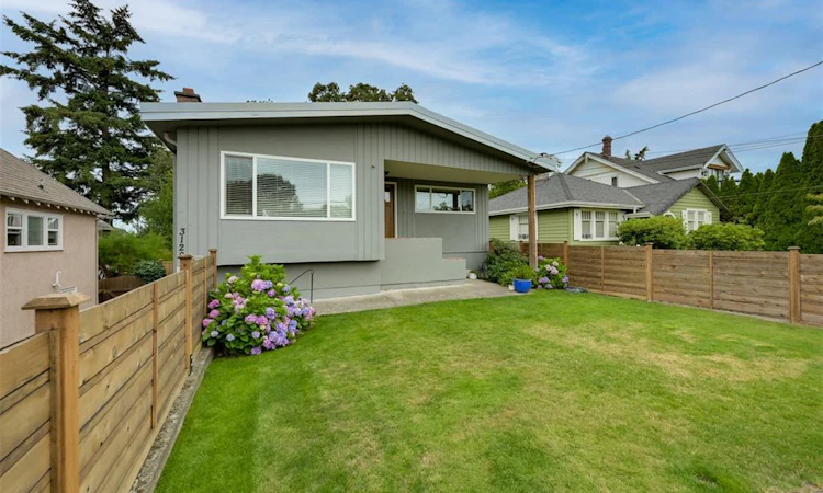 3128 Quadra Street