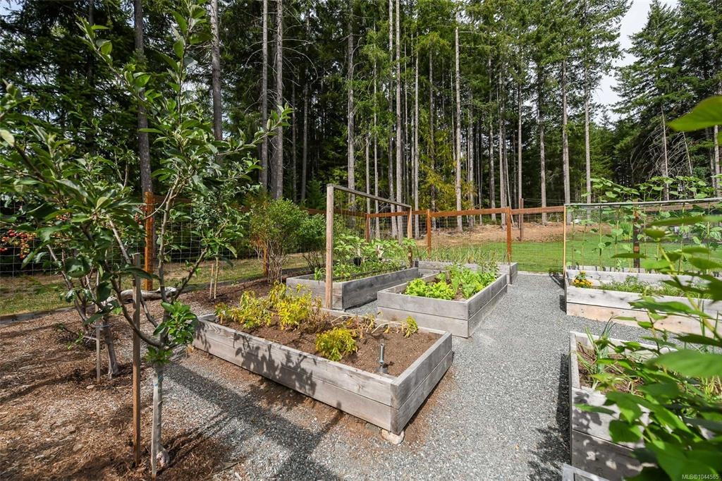 1258 Barr Drive, Black Creek, BC, V0R 2M0 - 21