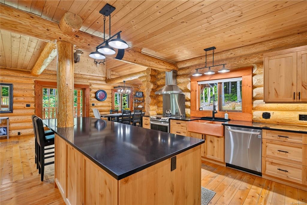 1258 Barr Drive, Black Creek, BC, V0R 2M0 - 32