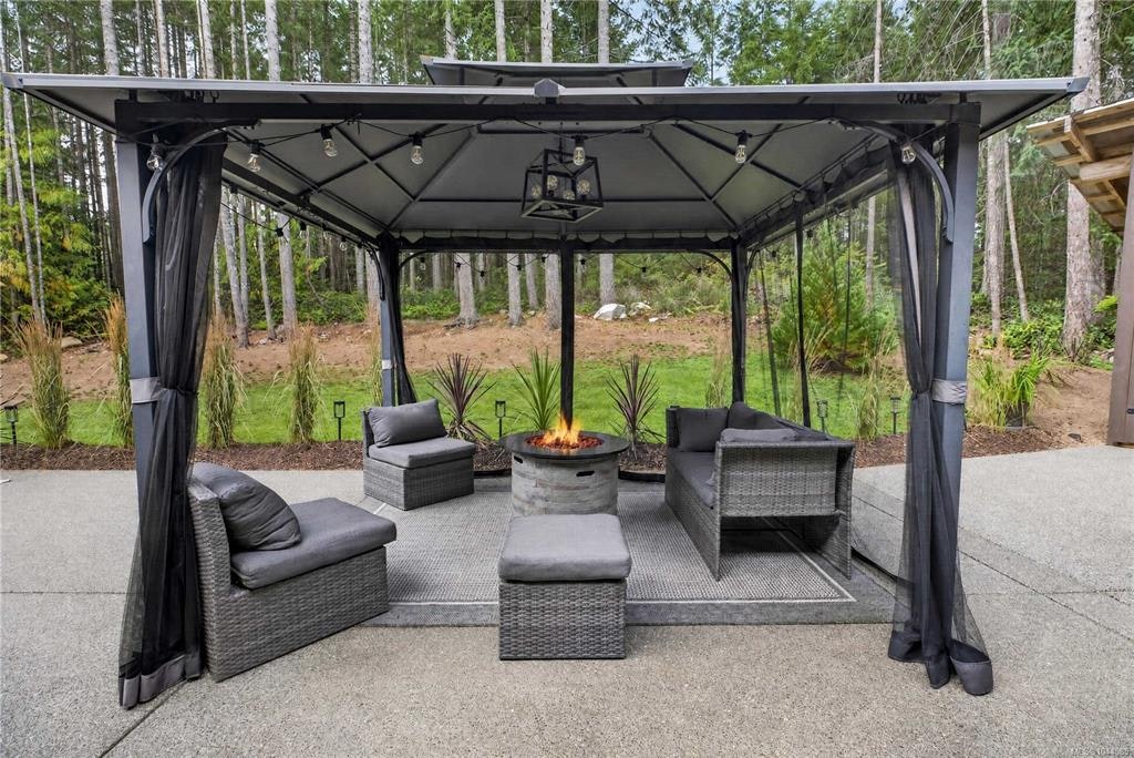 1258 Barr Drive, Black Creek, BC, V0R 2M0 - 13