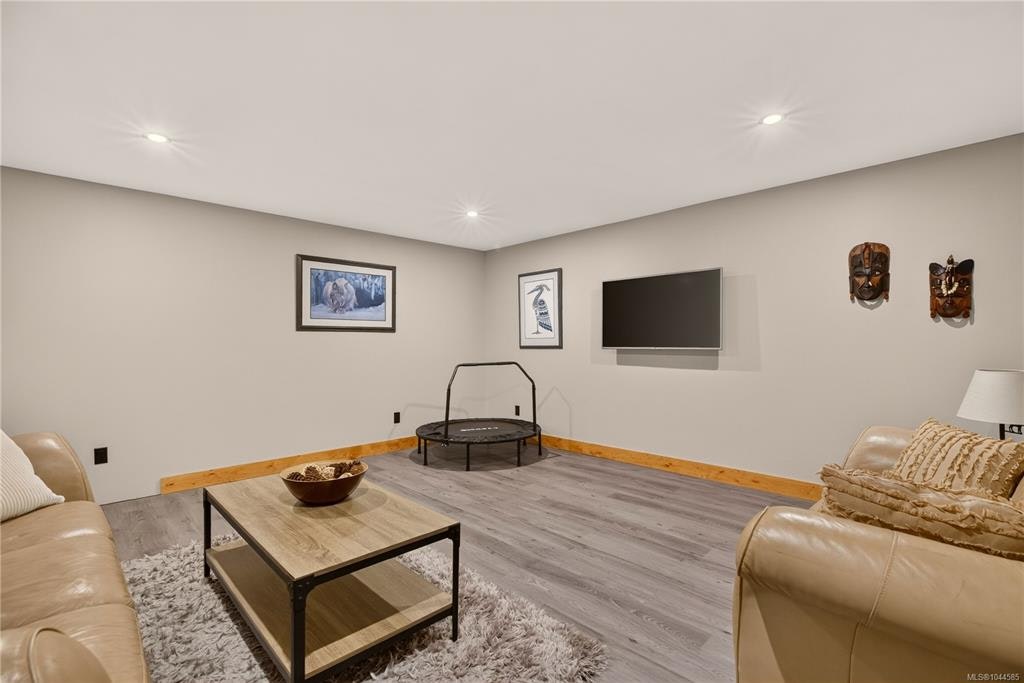 1258 Barr Drive, Black Creek, BC, V0R 2M0 - 81