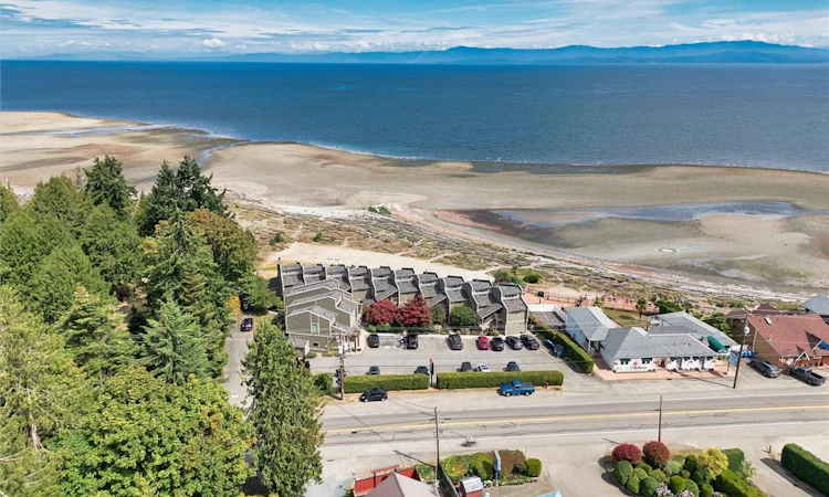 202-3295 W Island Highway
