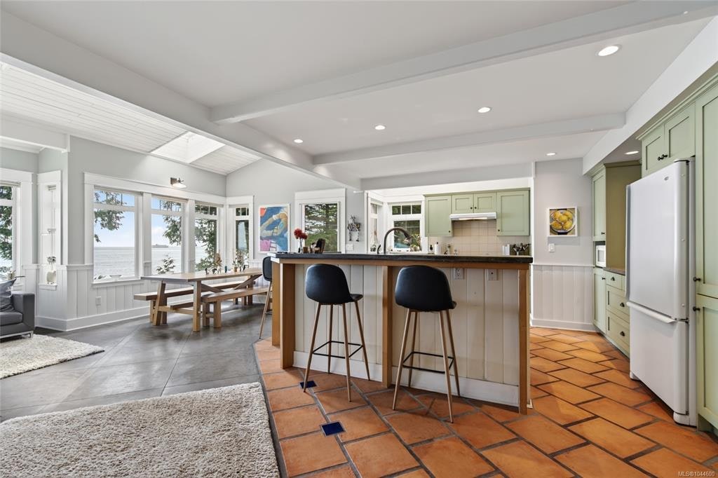 105 Island Park Drive, Galiano Island, BC, V0N 1P0 - 3