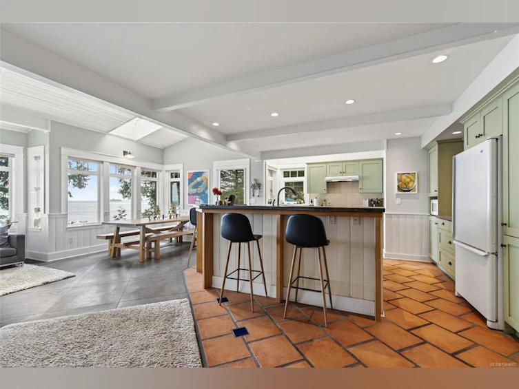 105 Island Park Drive, Galiano Island, BC, V0N 1P0 - 3