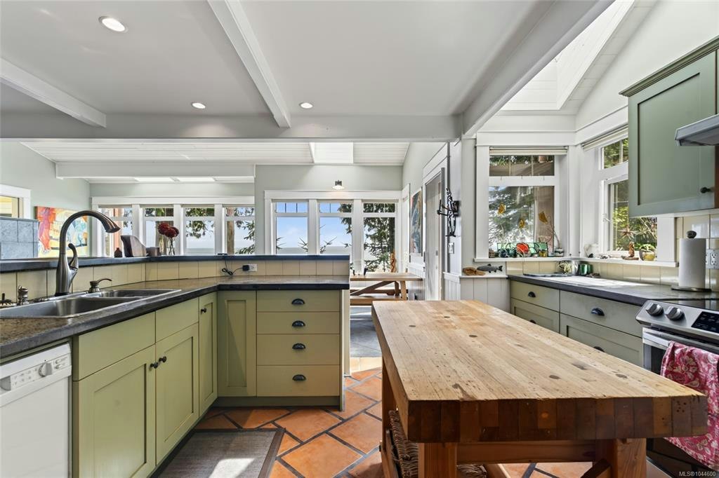 105 Island Park Drive, Galiano Island, BC, V0N 1P0 - 11