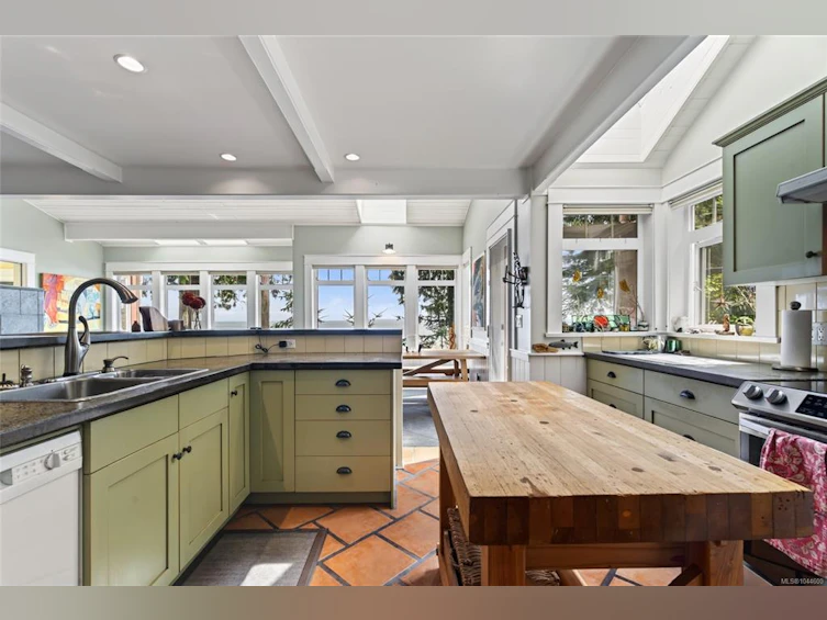 105 Island Park Drive, Galiano Island, BC, V0N 1P0 - 11